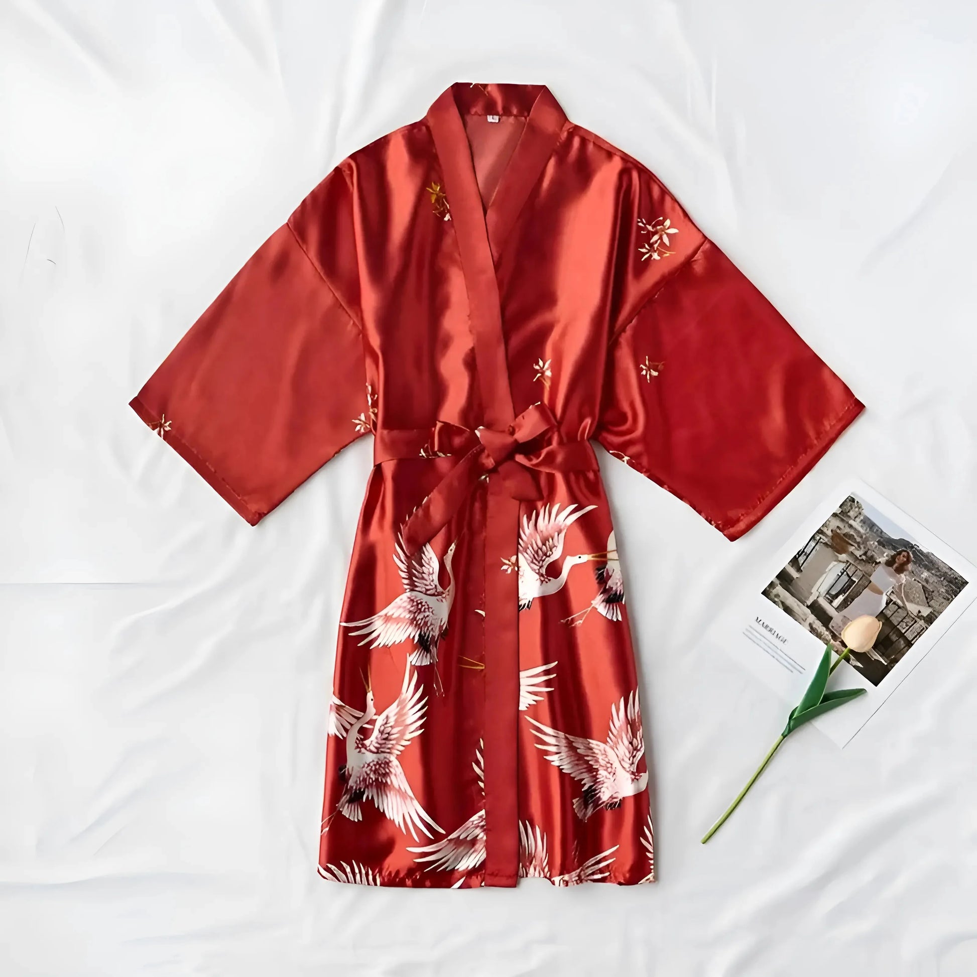 Short satin dressing gown with a tie